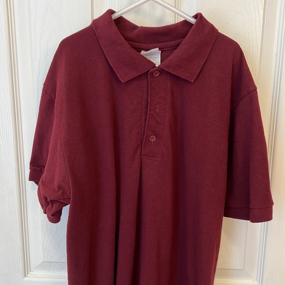 Gildan medium maroon collared uniform shirt